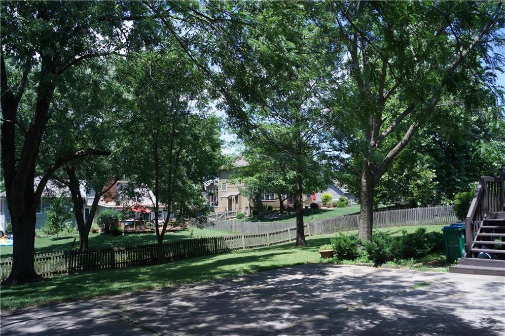 116 Popago Ln, Lake Winnebago, MO 64034