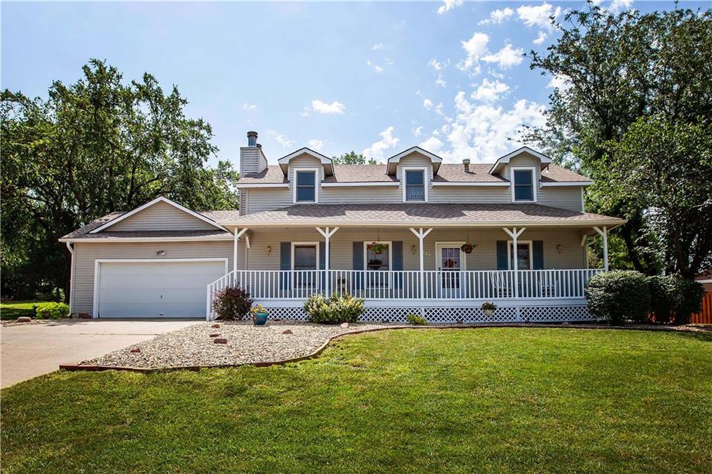 1944 Crescent Dr, Manhattan, KS 66503