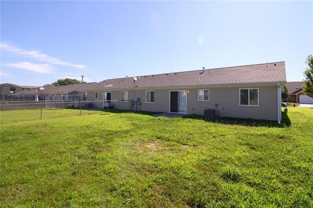 513 Stonedale Dr, Manhattan, KS 66503