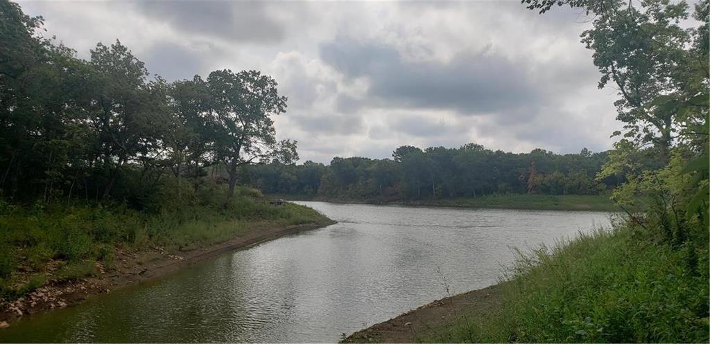 10 Dakota Cir, Lake Winnebago, MO 64034