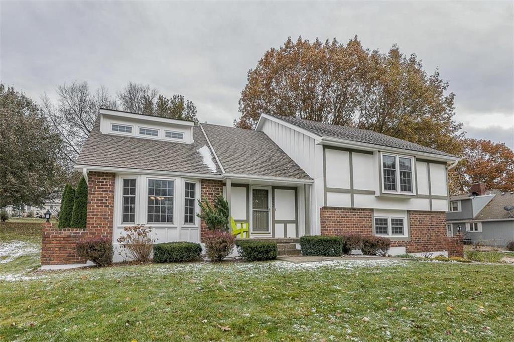 253 Winnebago Dr, Lake Winnebago, MO 64034