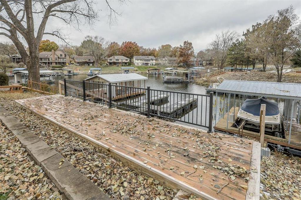 253 Winnebago Dr, Lake Winnebago, MO 64034