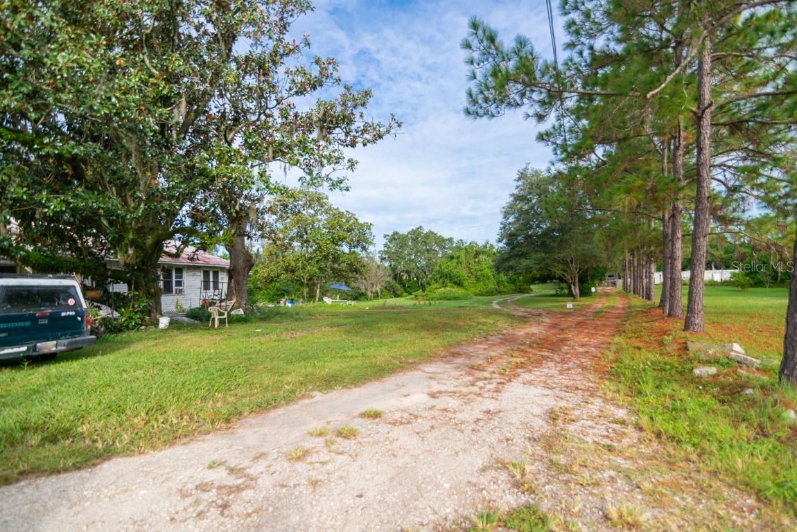 9358 Harney Rd, Thonotosassa, FL 33592