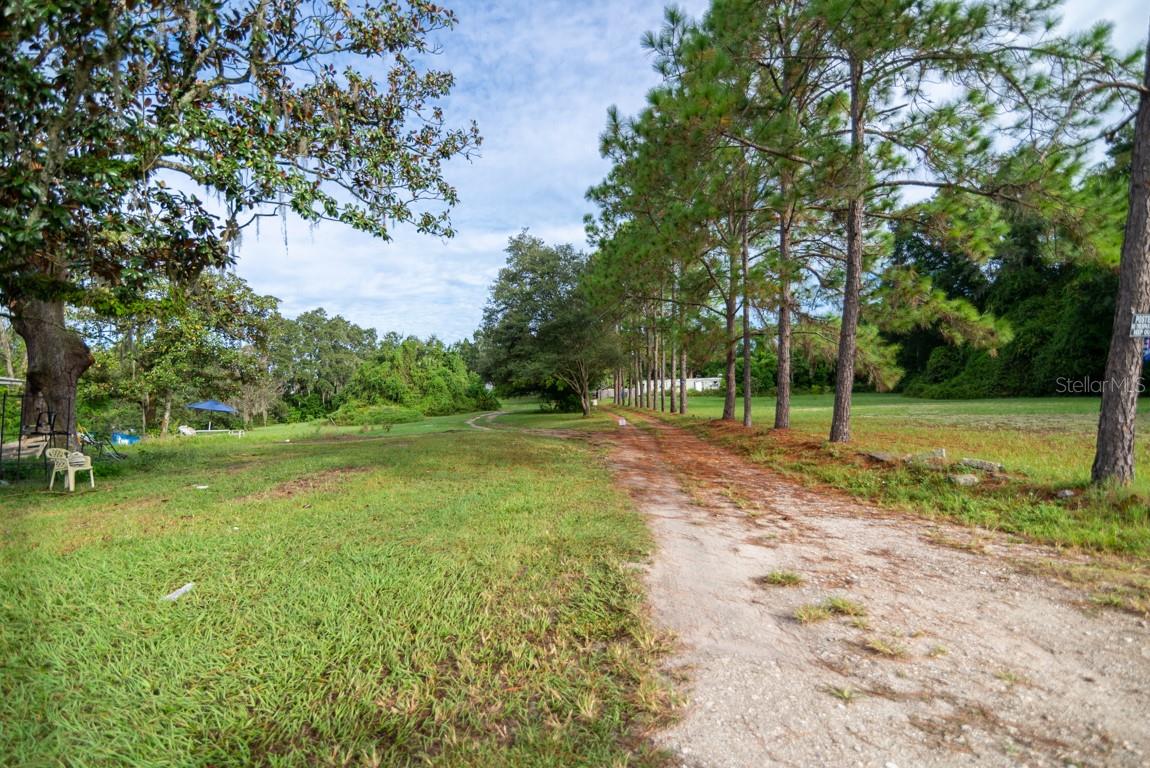 9358 Harney Rd, Thonotosassa, FL 33592