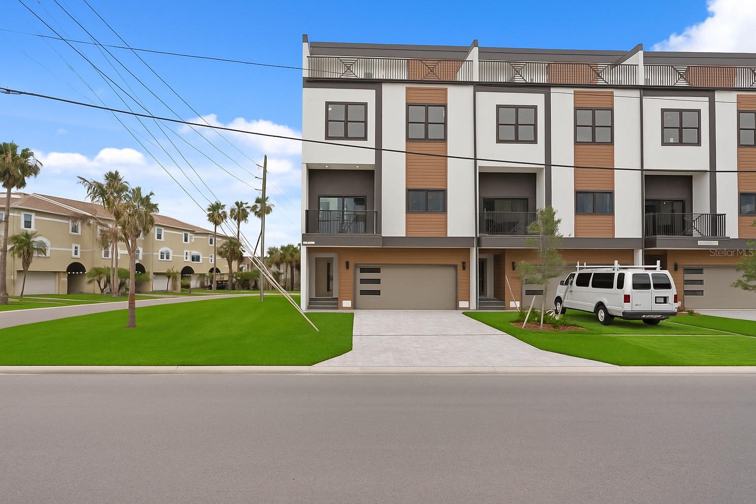 11605 1st St E #B3, Treasure Island, FL 33706