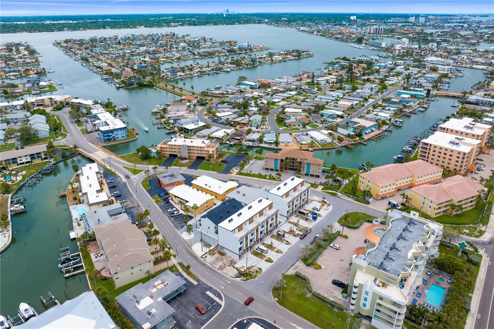 11605 1st St E #B3, Treasure Island, FL 33706