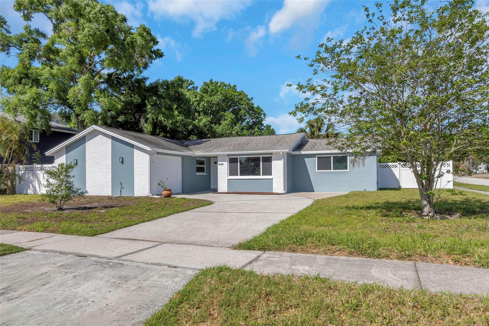 1004 Greenleaf Way, Tarpon Springs, FL 34689