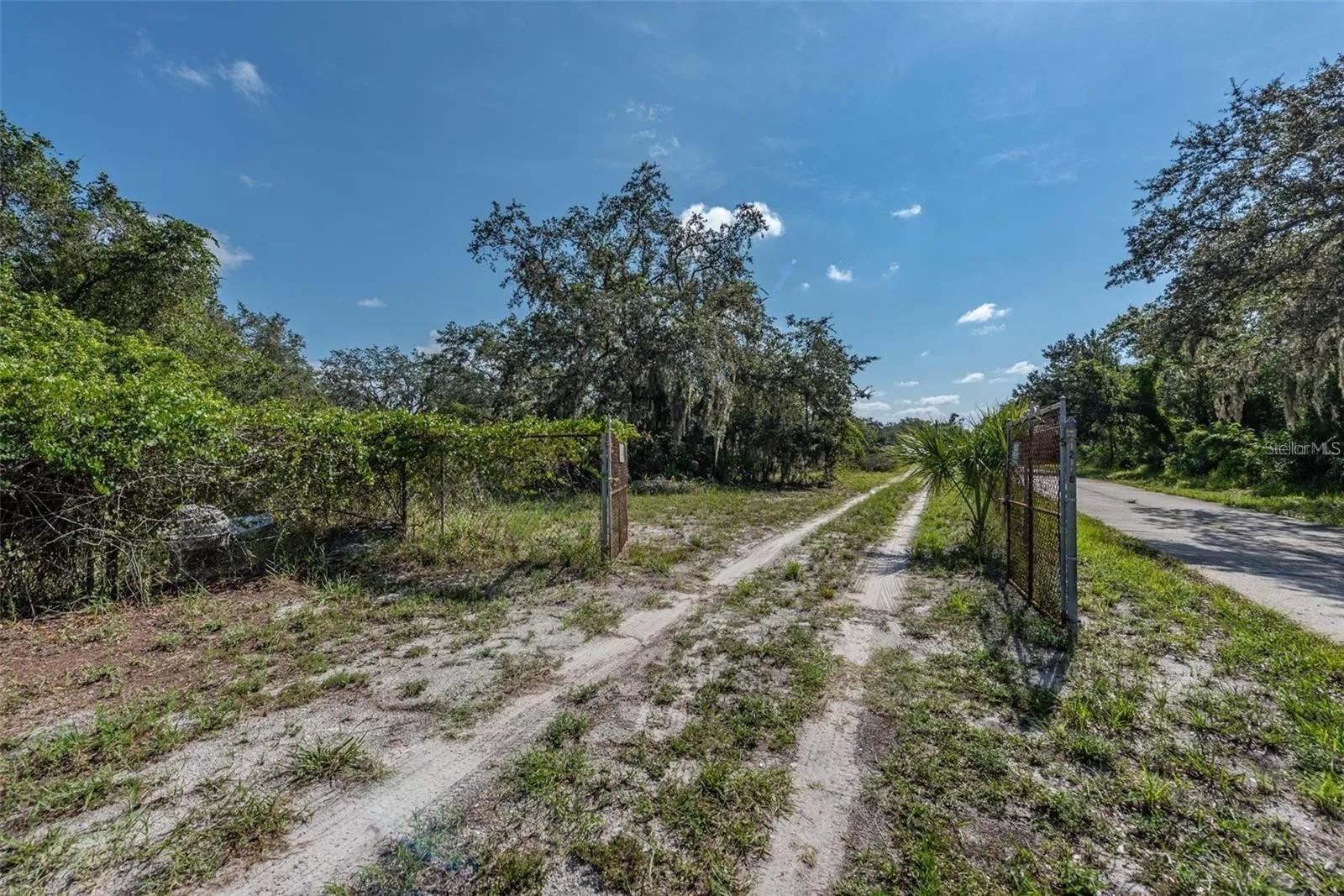 12154 Bullfrog Creek Rd, Gibsonton, FL 33534