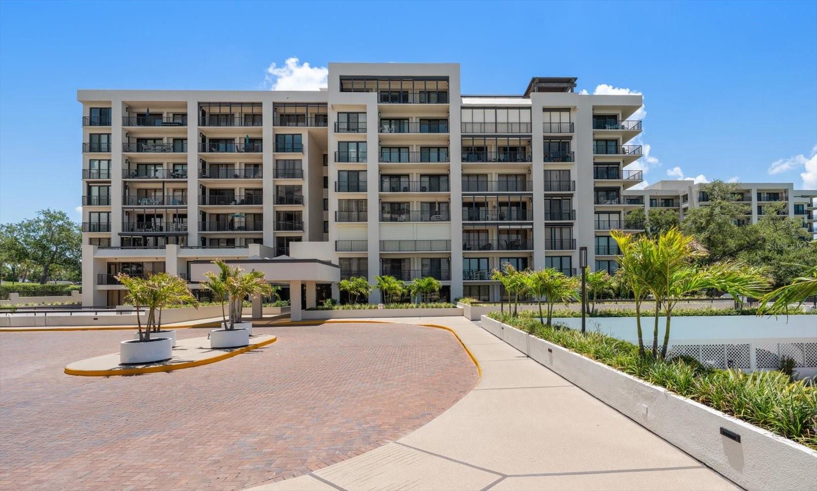 6 Belleview Blvd #105, Belleair, FL 33756