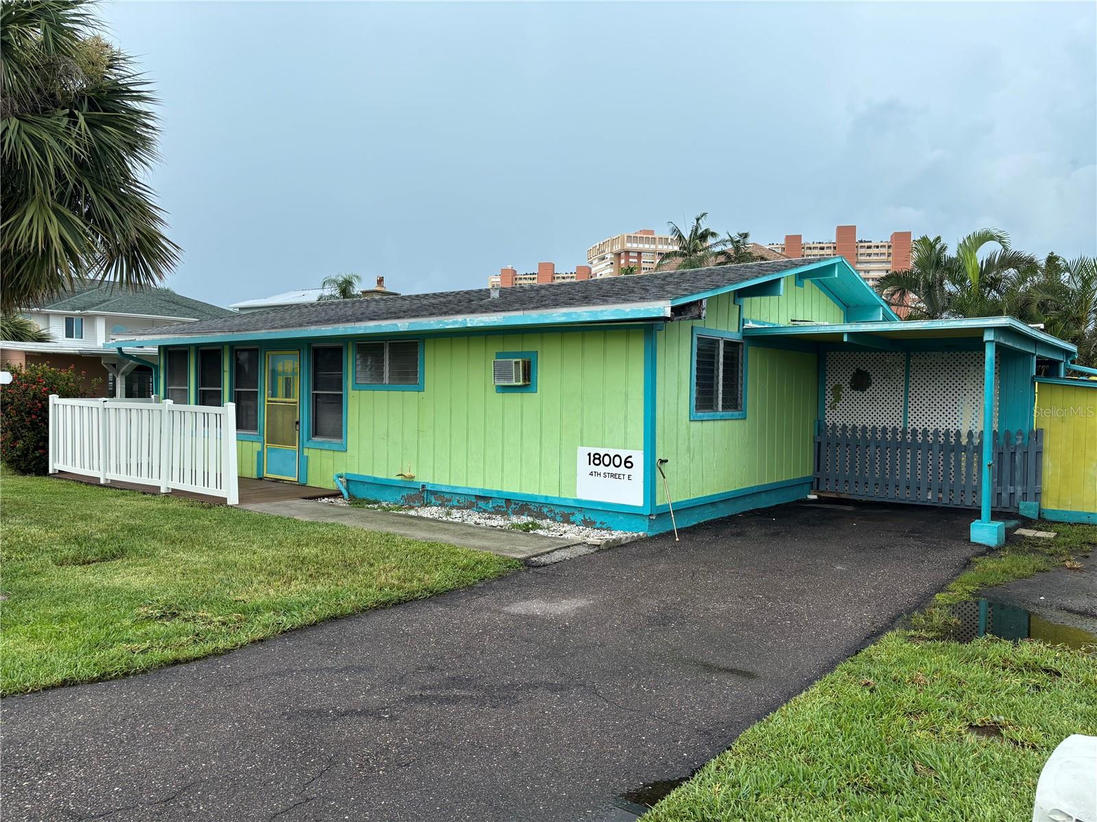 18006 4th St E, Redington Shores, FL 33708