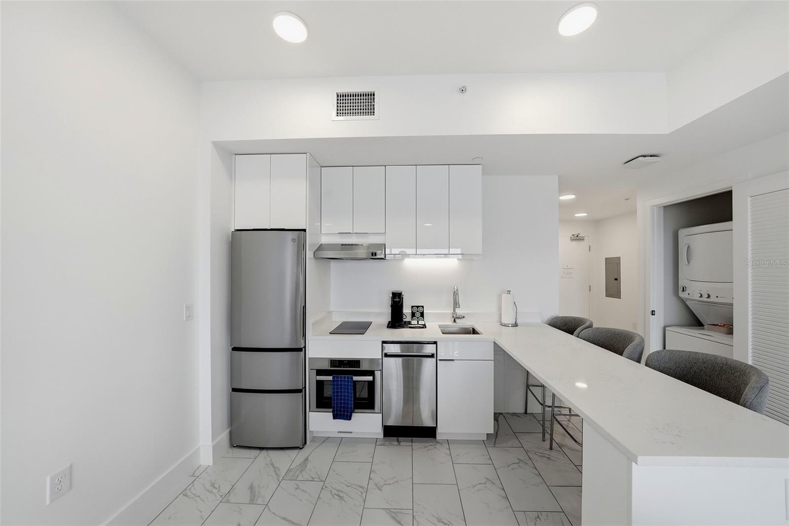 411 E Shore Dr #313, Clearwater Beach, FL 33767