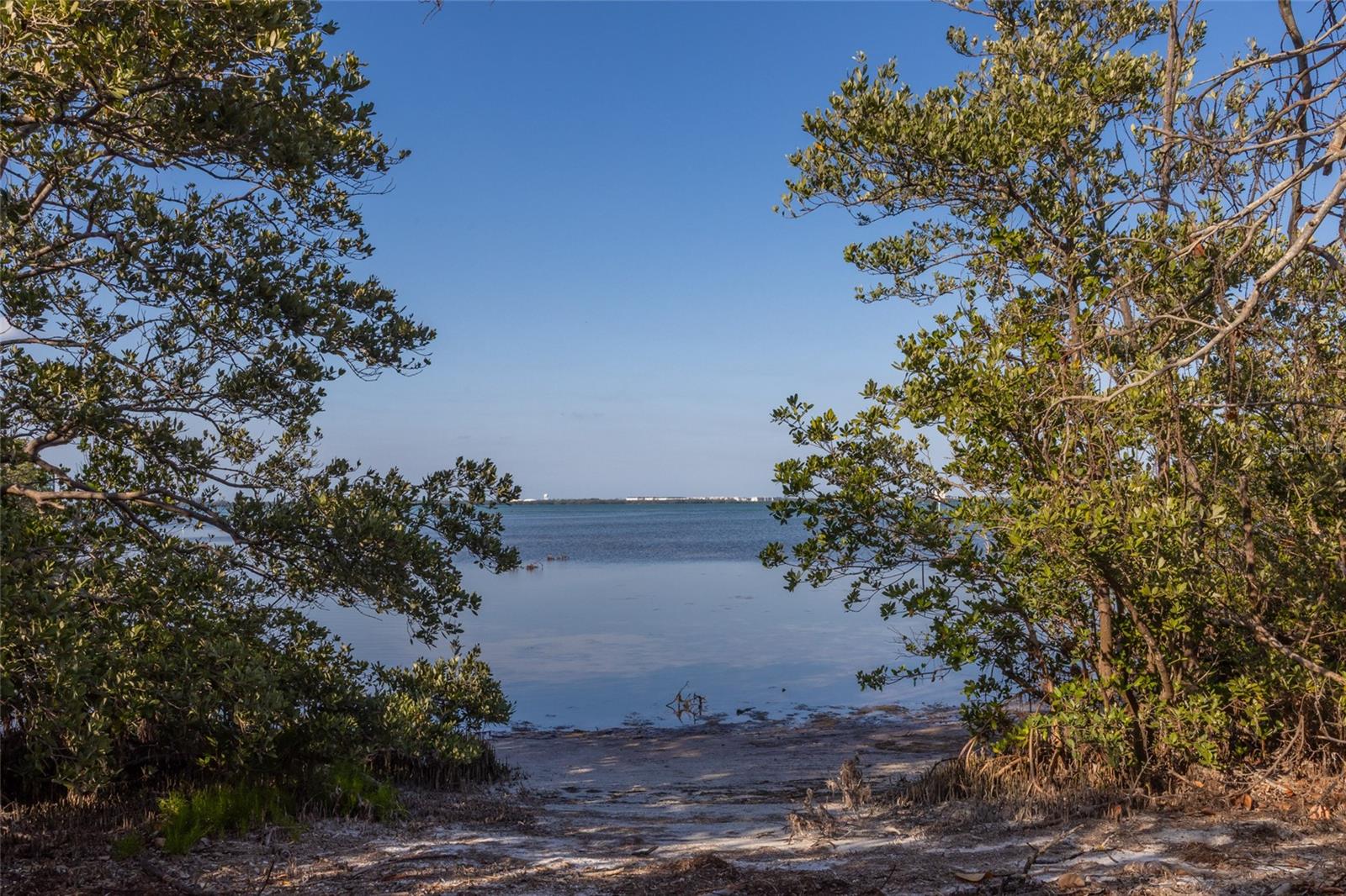 560 Gulf Bay Rd, Longboat Key, FL 34228