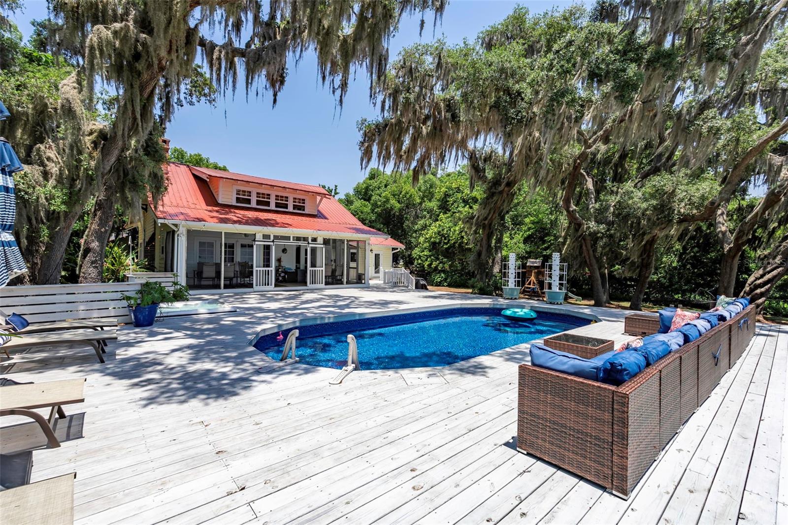 561 SE Lakeview Dr, Keystone Heights, FL 32656