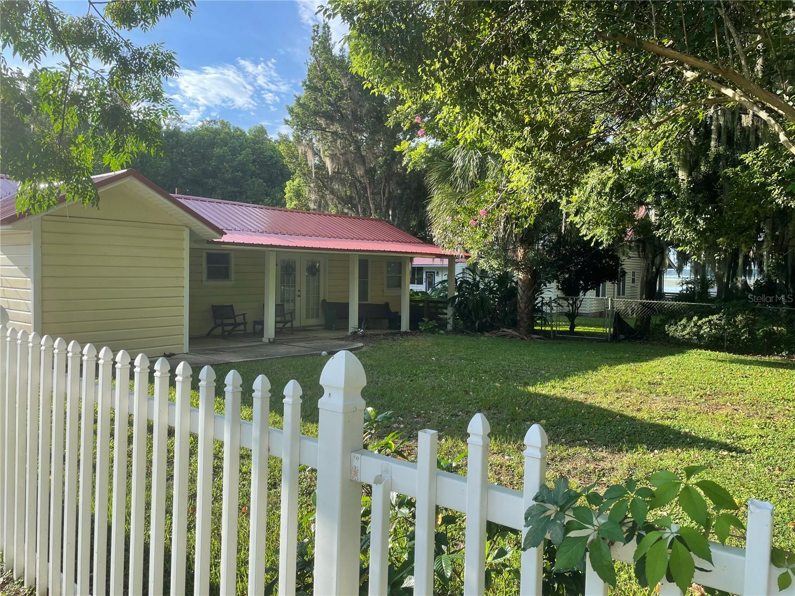 561 SE Lakeview Dr, Keystone Heights, FL 32656