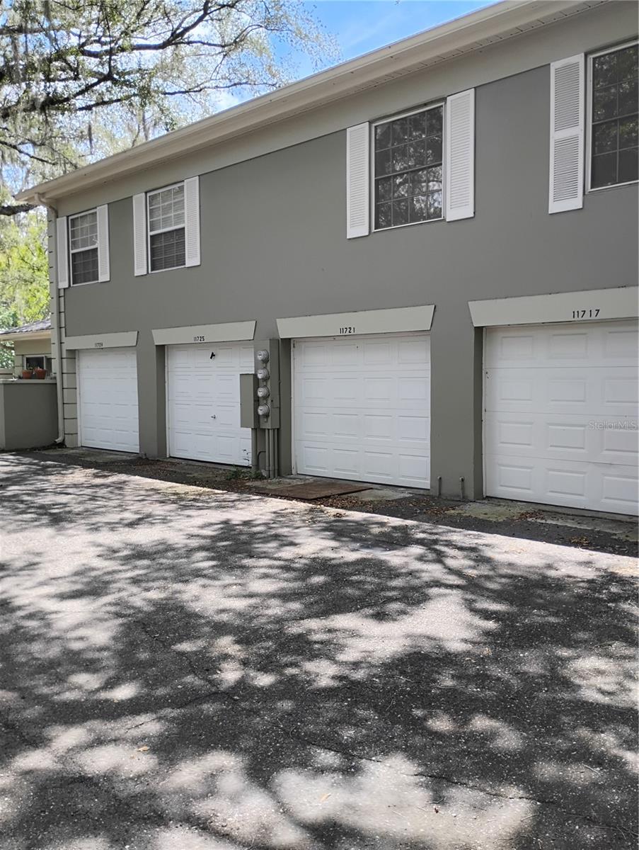 11721 Raintree Dr, Tampa, FL 33617