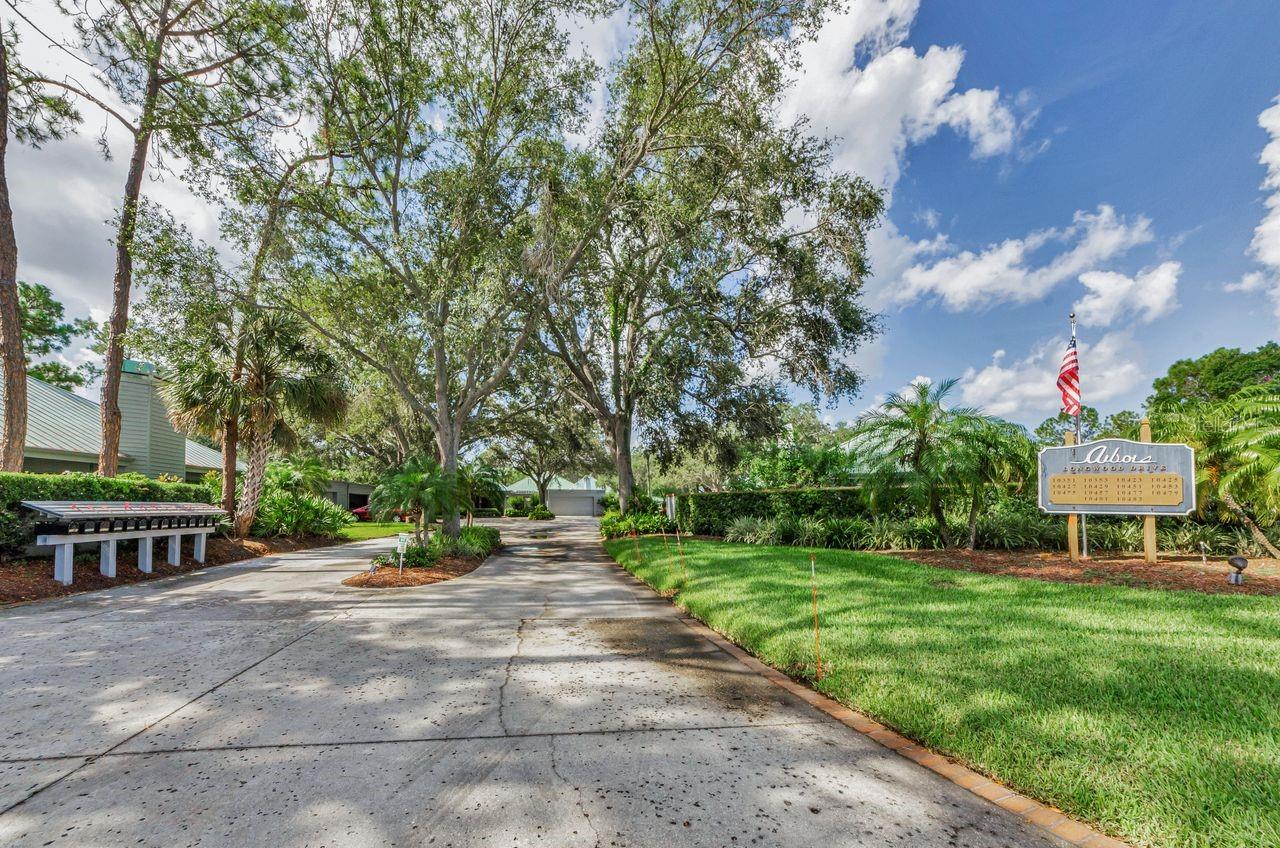 10479 Longwood Dr, Seminole, FL 33777
