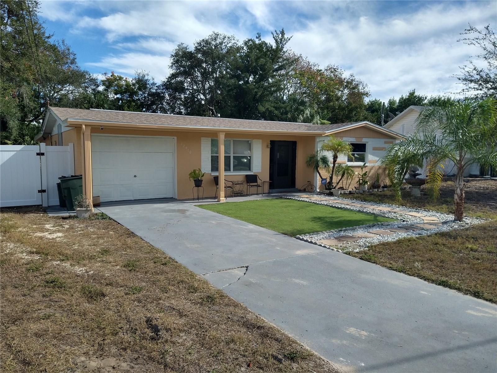 12910 College Hill Dr, Hudson, FL 34667