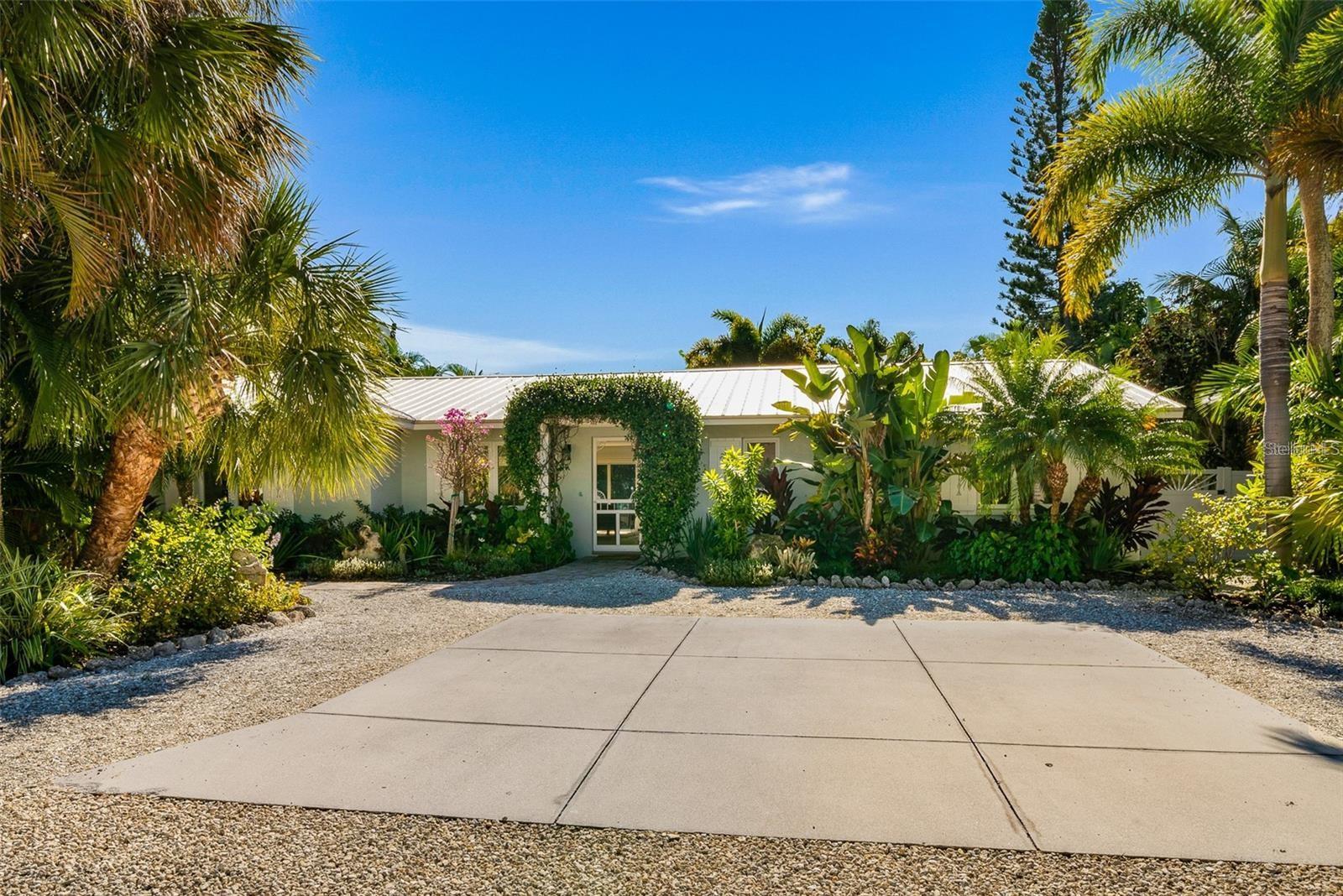 207 Peacock Ln, Holmes Beach, FL 34217