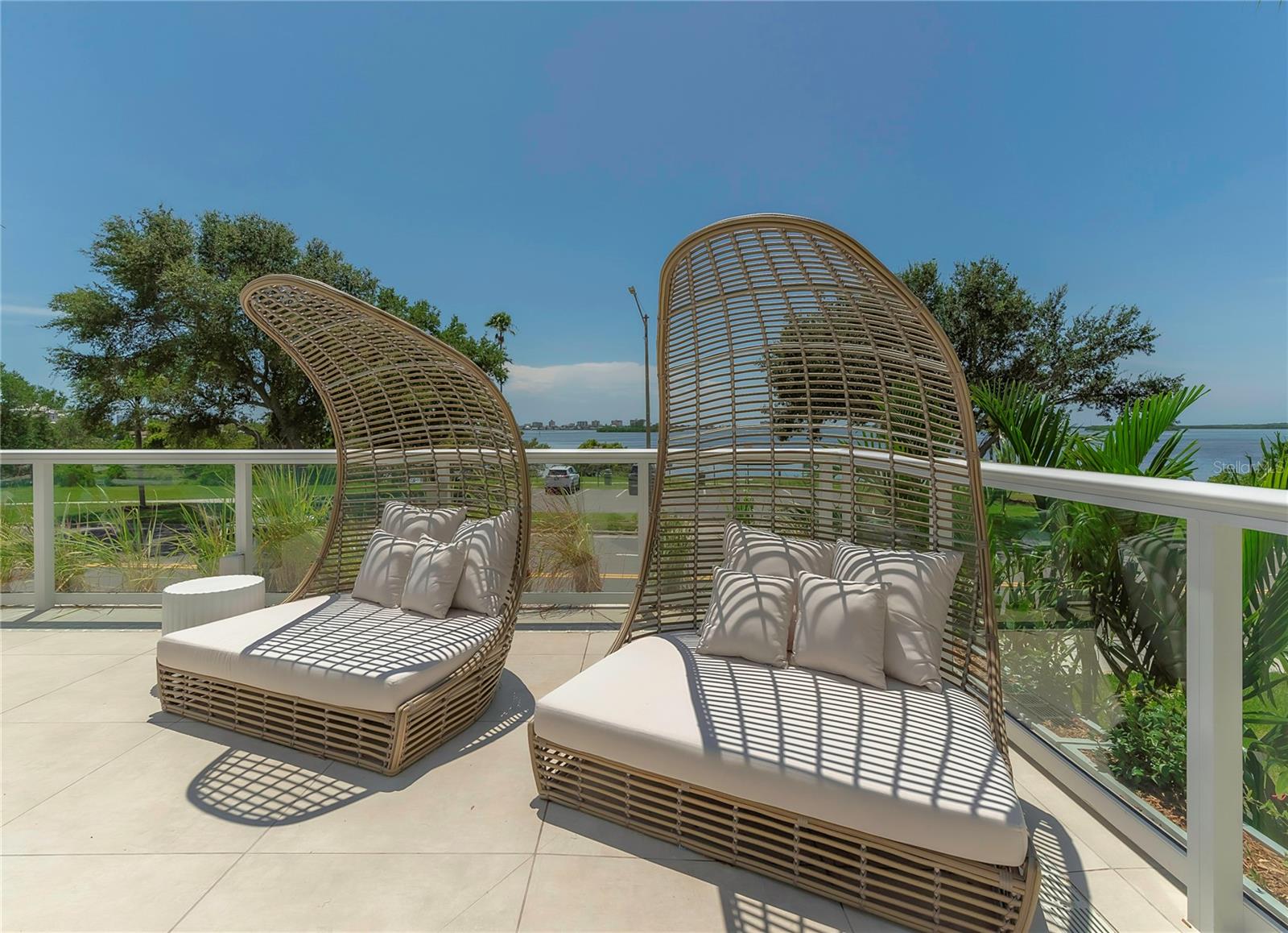 1020 Sunset Point Rd #302, Clearwater, FL 33755
