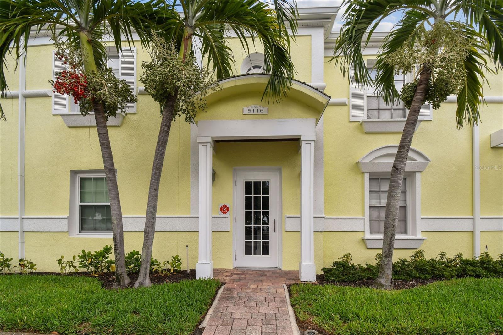 5116 Beach Dr SE #D, St Petersburg, FL 33705