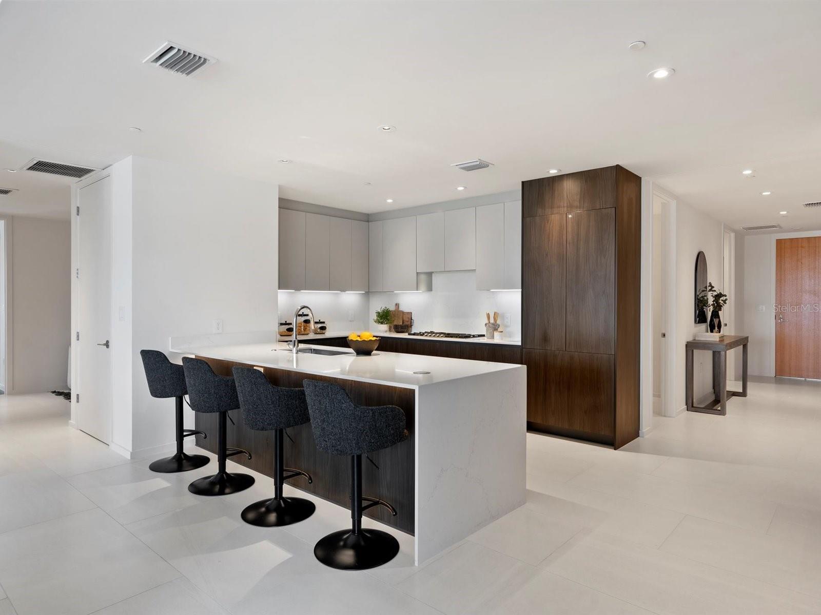 1020 Sunset Point Rd #103, Clearwater, FL 33755