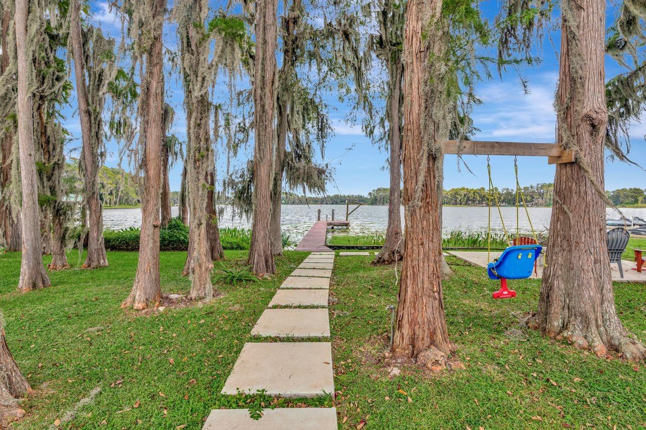 19207 Crooked Ln, Lutz, FL 33548