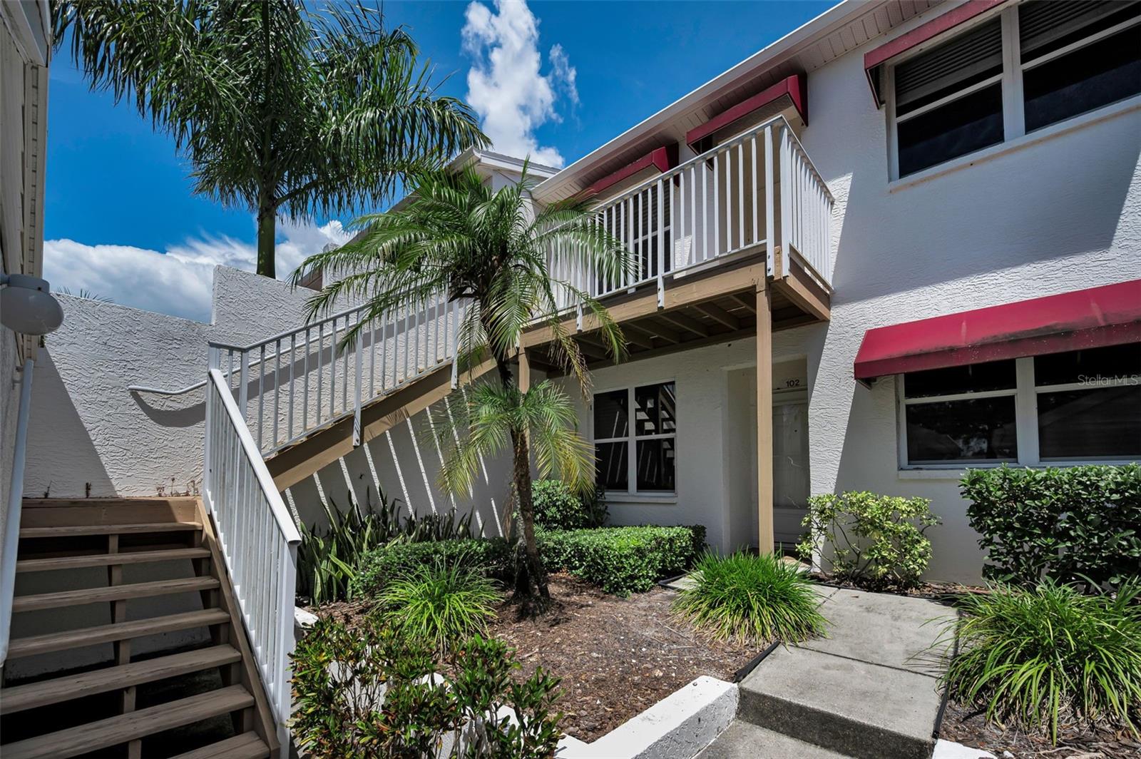 1400 Water View Dr W #202, Largo, FL 33771