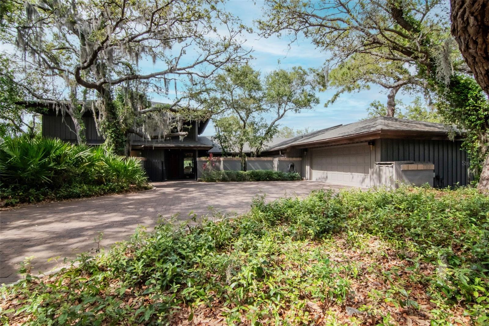 1296 Weybridge Ln, Dunedin, FL 34698