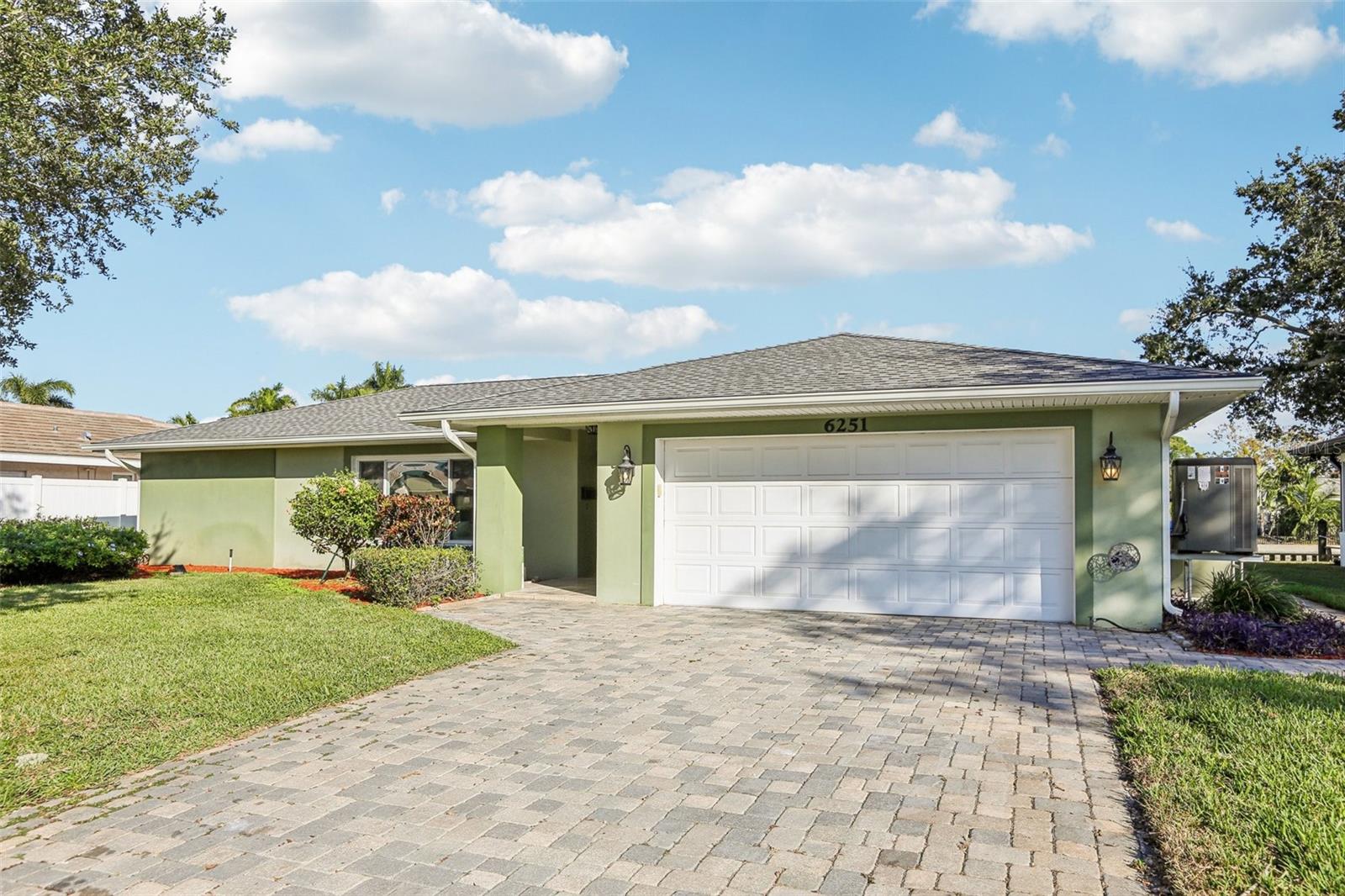 6251 18th St NE, St Petersburg, FL 33702