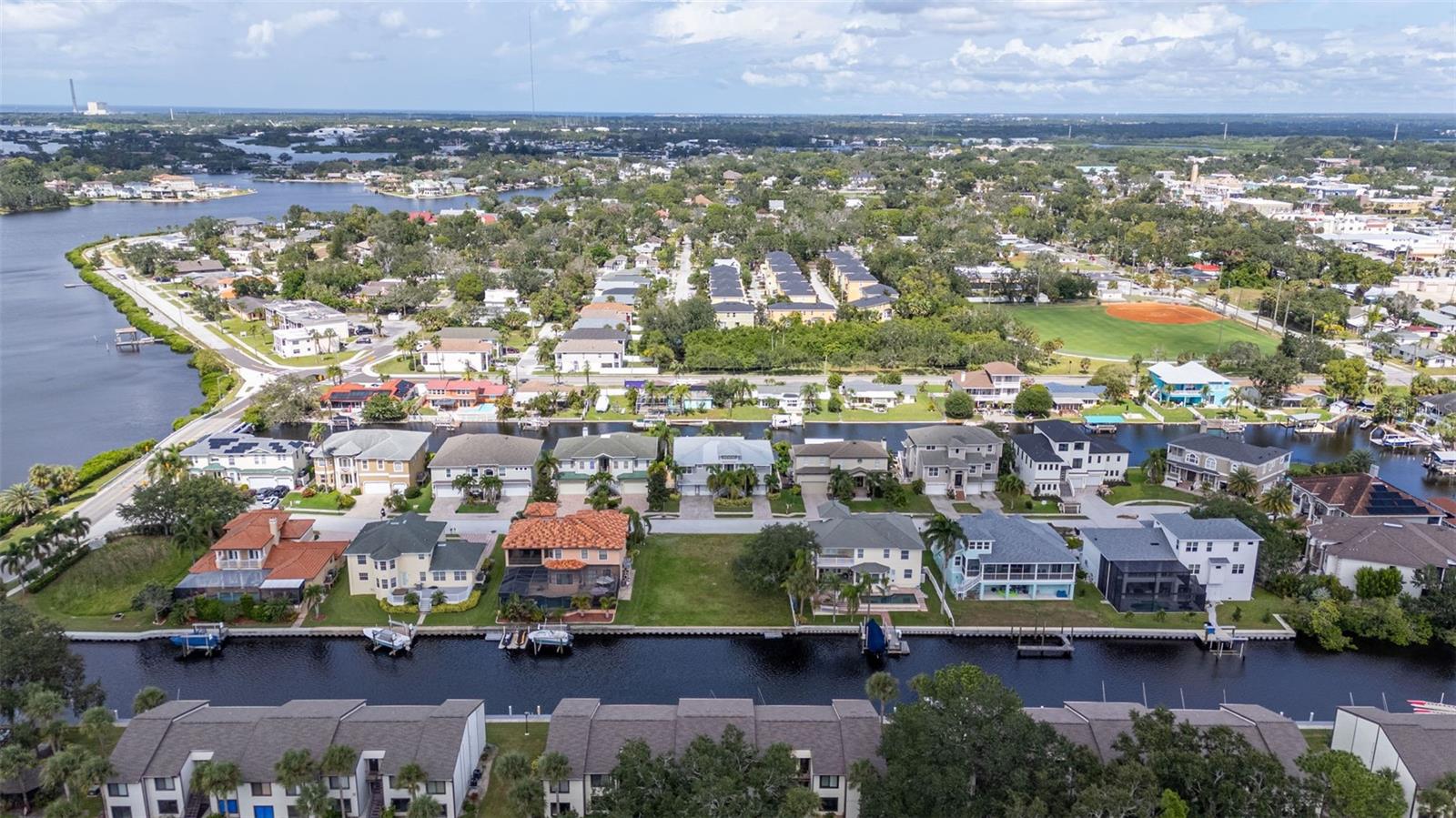 316 Manatee Ln, Tarpon Springs, FL 34689
