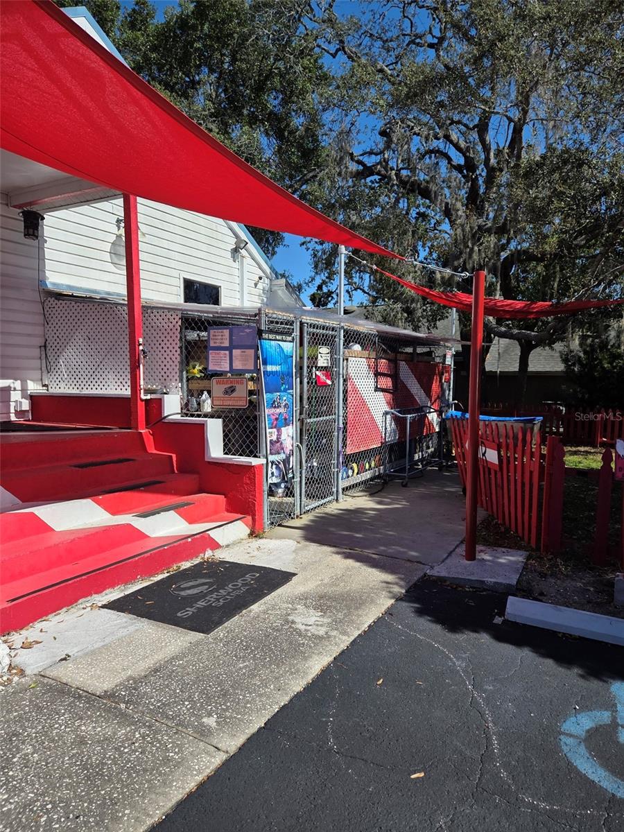528 E Tarpon Ave, Tarpon Springs, FL 34689