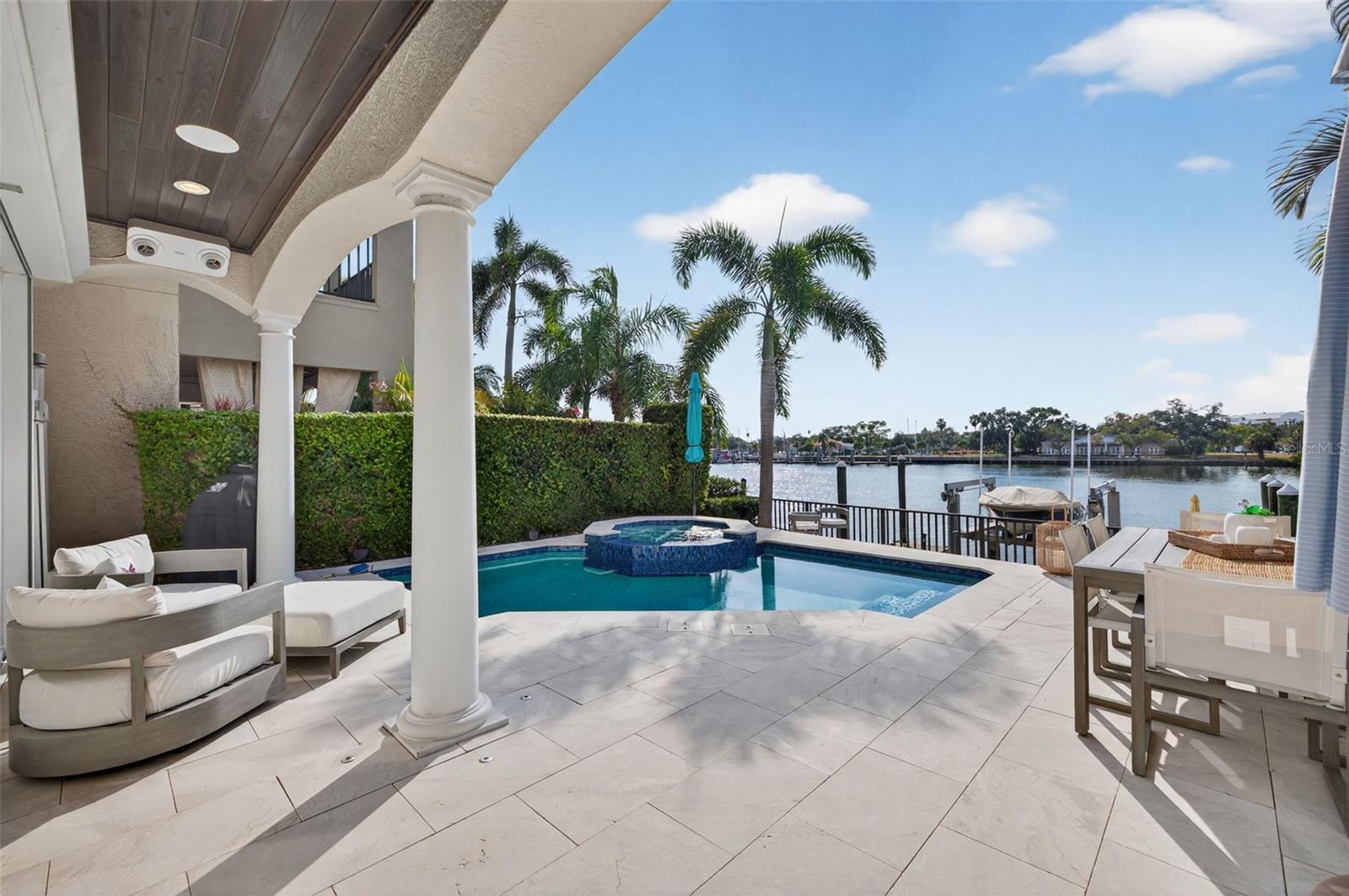 1009 Royal Pass Rd, Tampa, FL 33602