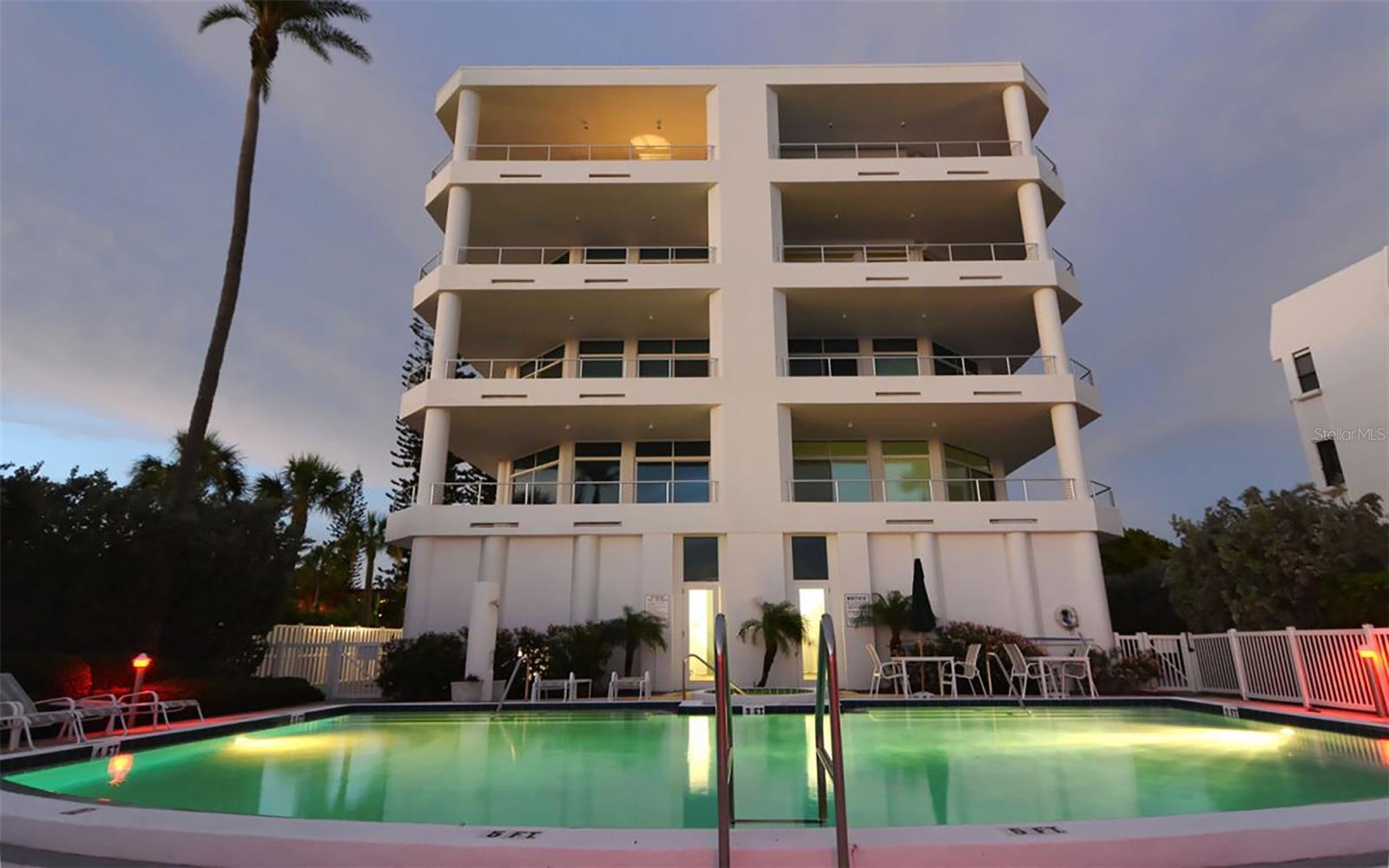 4561 Gulf Of Mexico Dr #202, Longboat Key, FL 34228