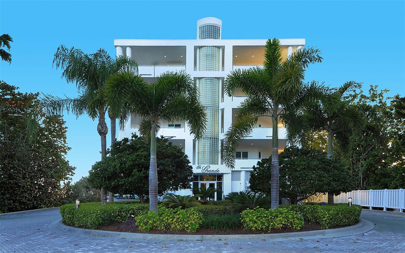 4561 Gulf Of Mexico Dr #202, Longboat Key, FL 34228