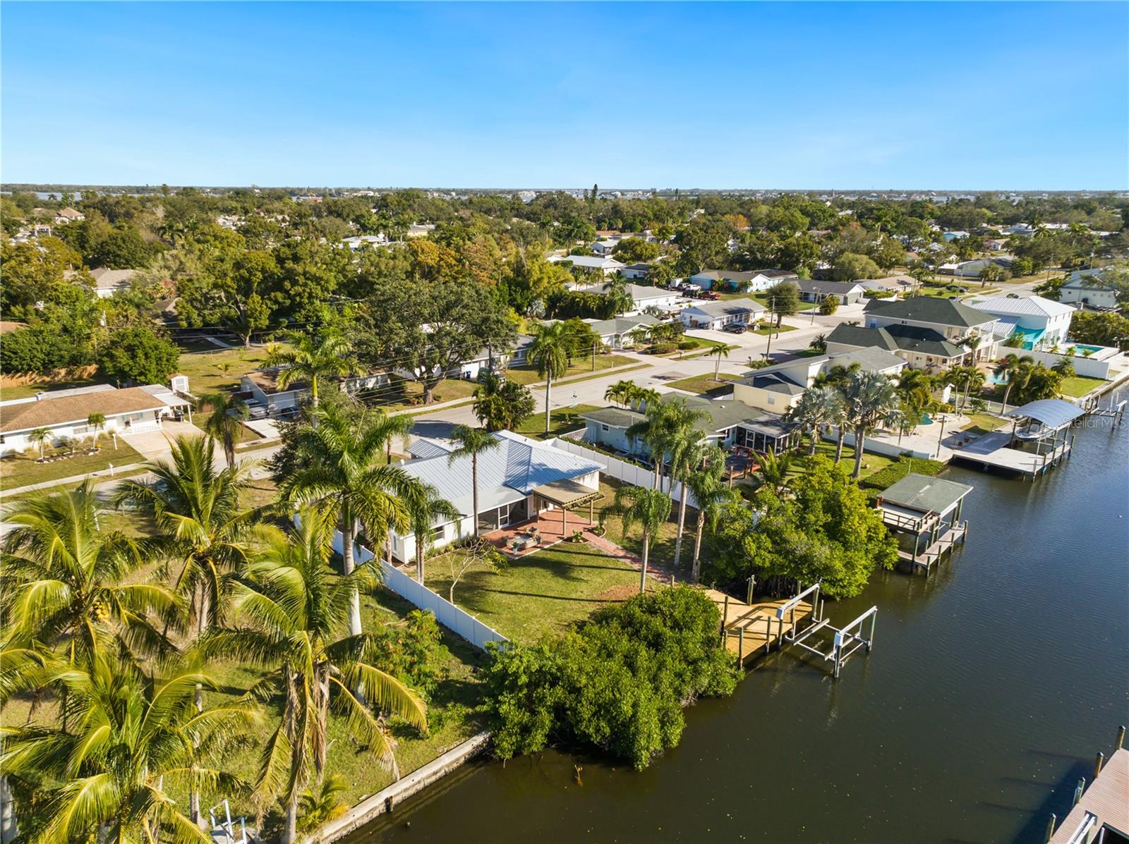 6911 9th Ave NW, Bradenton, FL 34209