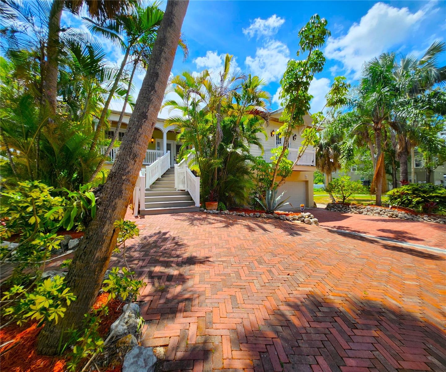 102 17th St NE, Bradenton, FL 34208