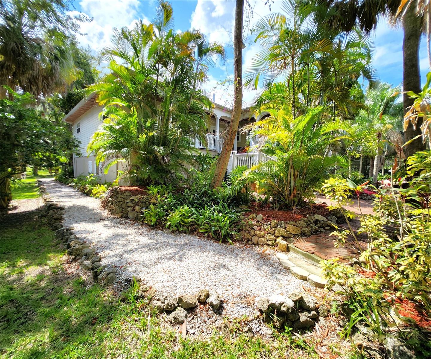 102 17th St NE, Bradenton, FL 34208