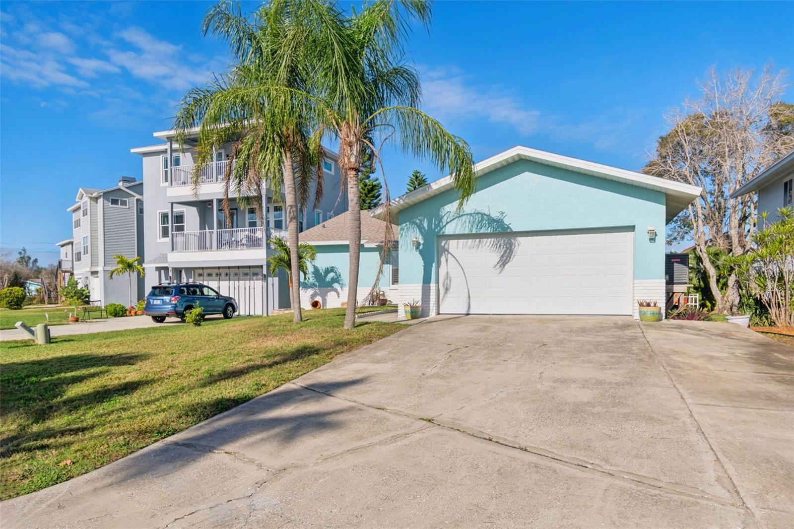216 176th Ave E, Redington Shores, FL 33708