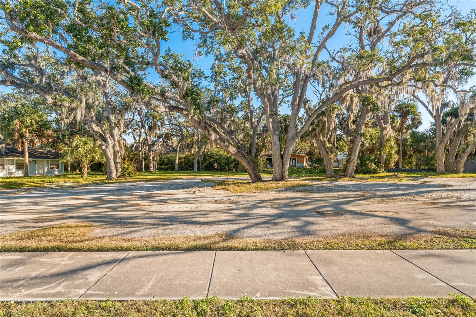 404 Canal St, Tarpon Springs, FL 34689