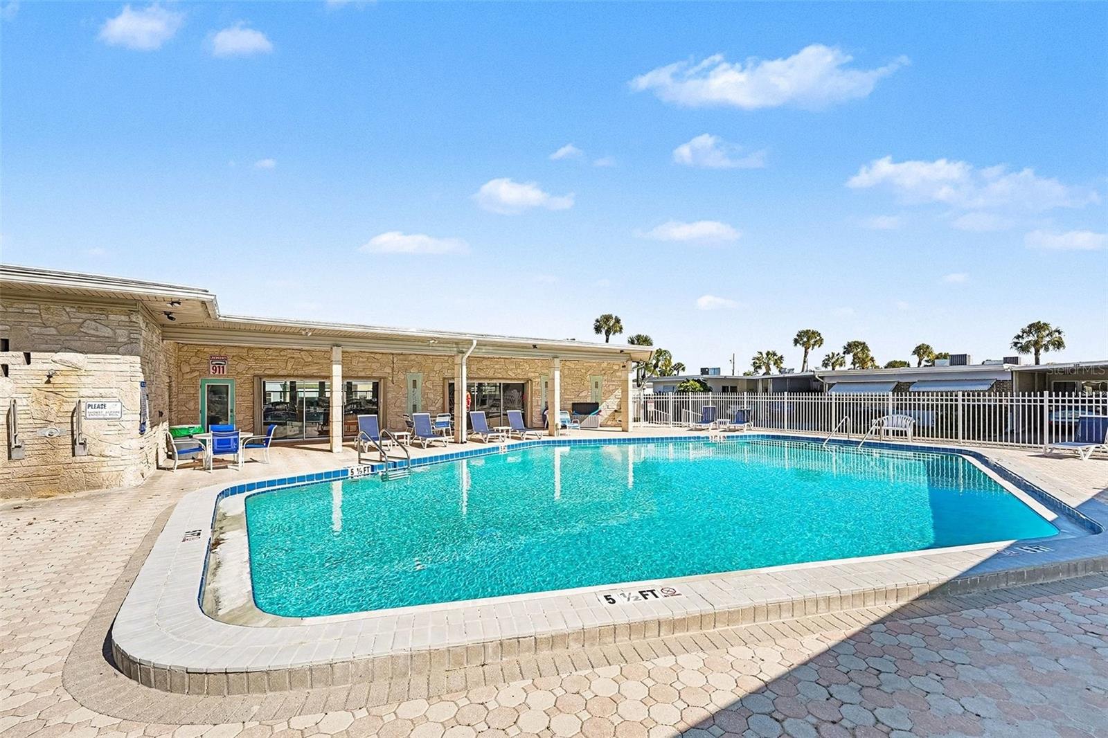 250 Rosery Rd NW #219, Largo, FL 33770