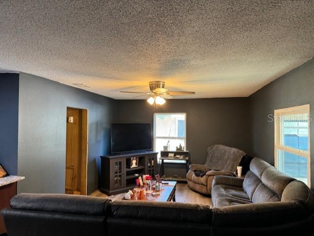 4755 20th St, Zephyrhills, FL 33542