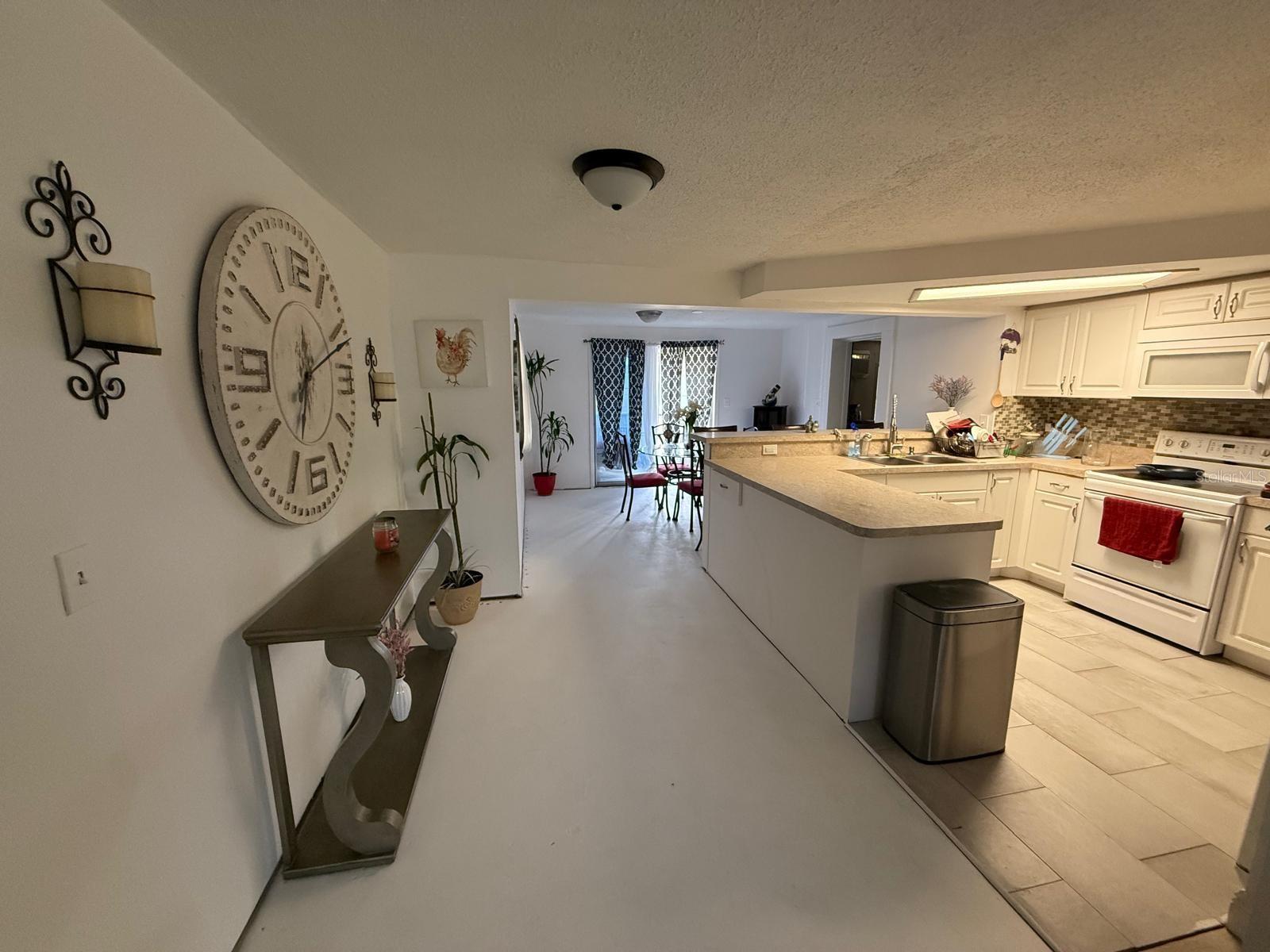 6020 17th St, Zephyrhills, FL 33542