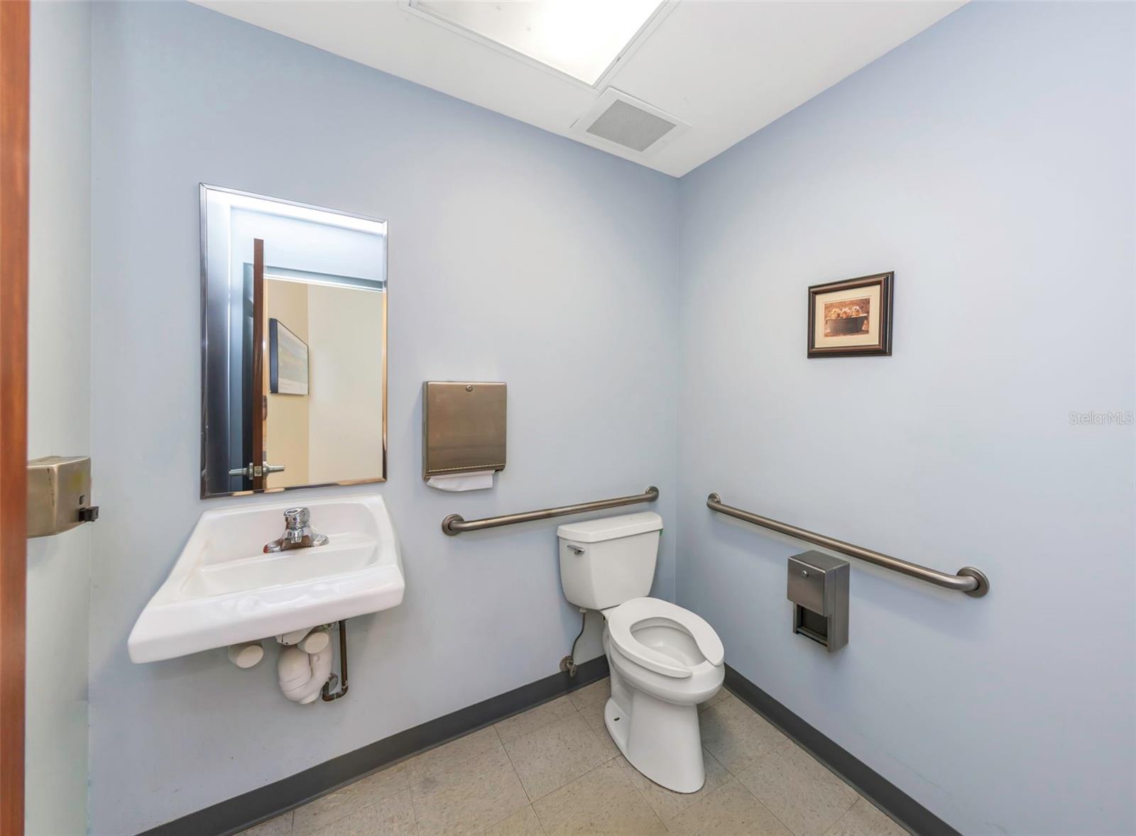 2346 Drew St #1F, Clearwater, FL 33765