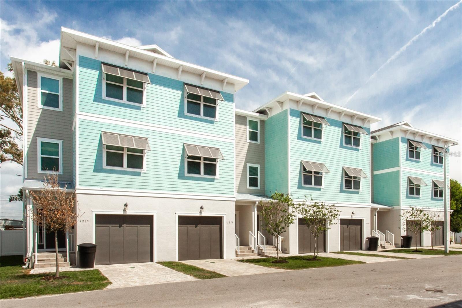 1273 Savona Dr NE, St Petersburg, FL 33702