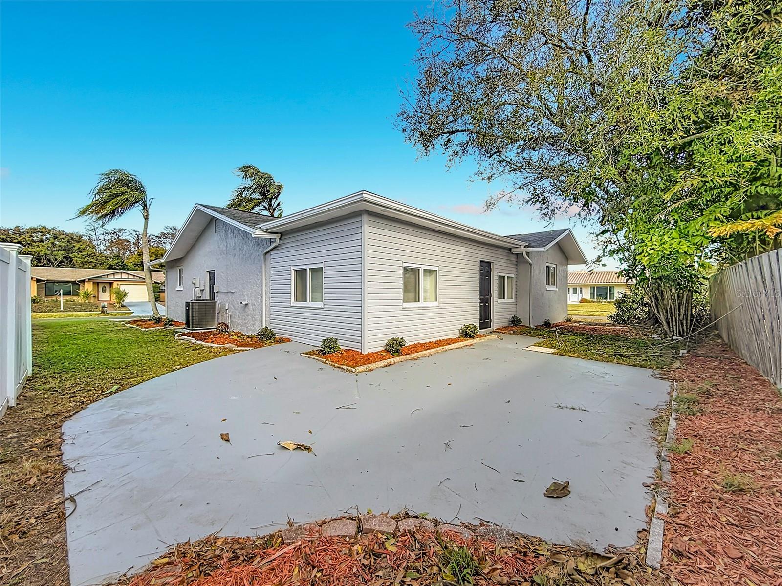 819 Helmsman Way, Palm Harbor, FL 34685