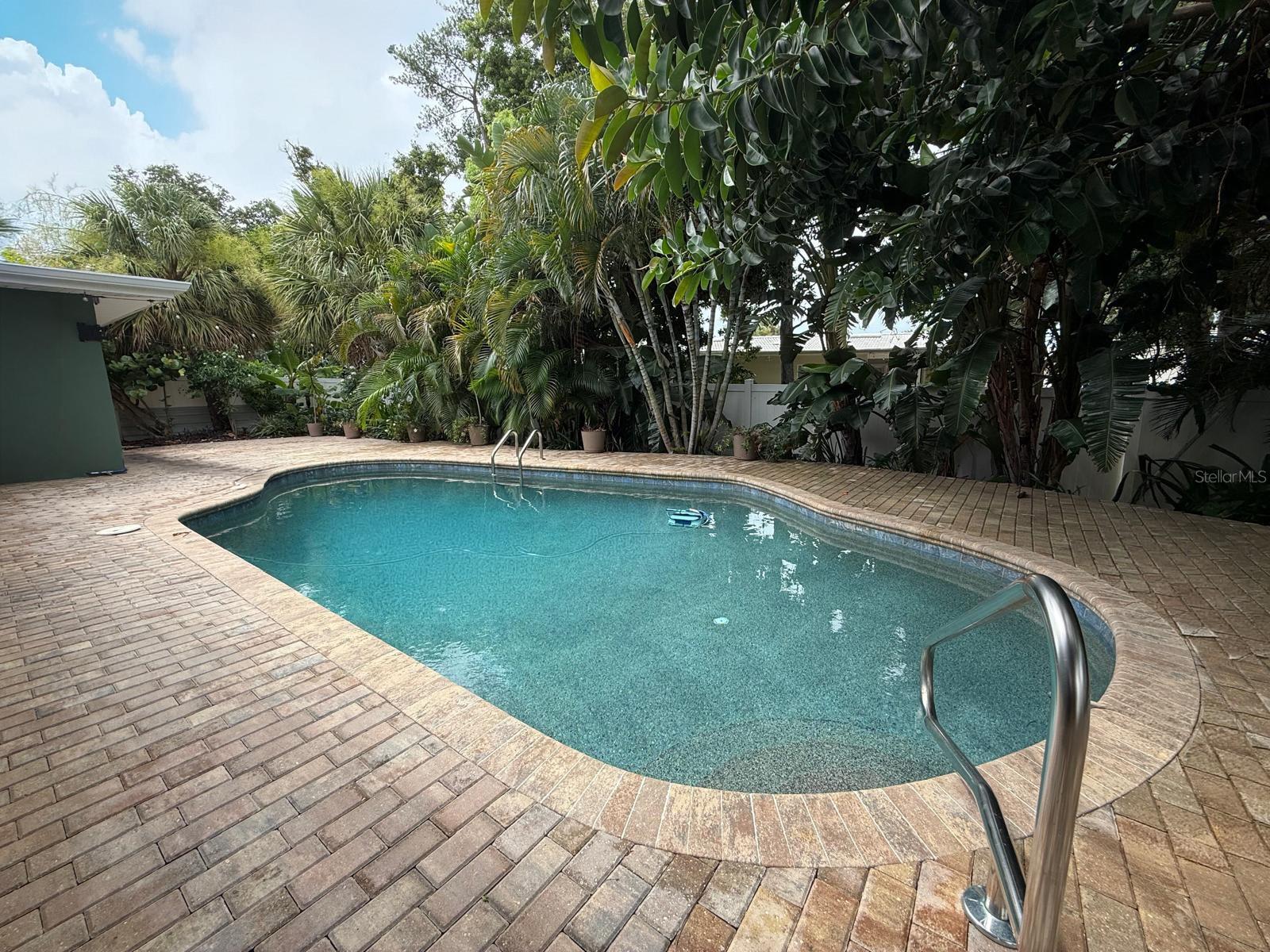 2058 Nursery Rd, Clearwater, FL 33764