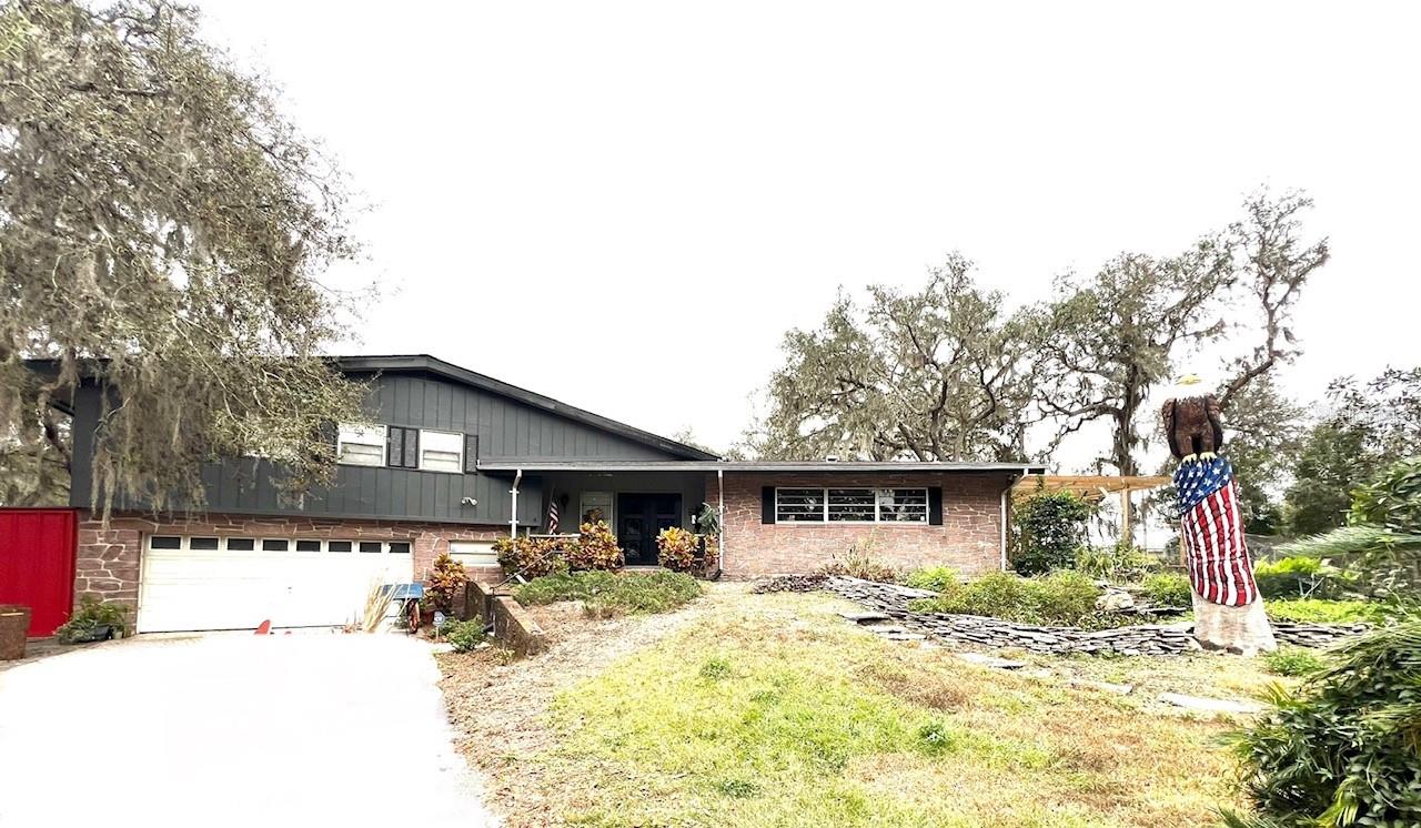 15300 Lake Iola Rd, Dade City, FL 33523