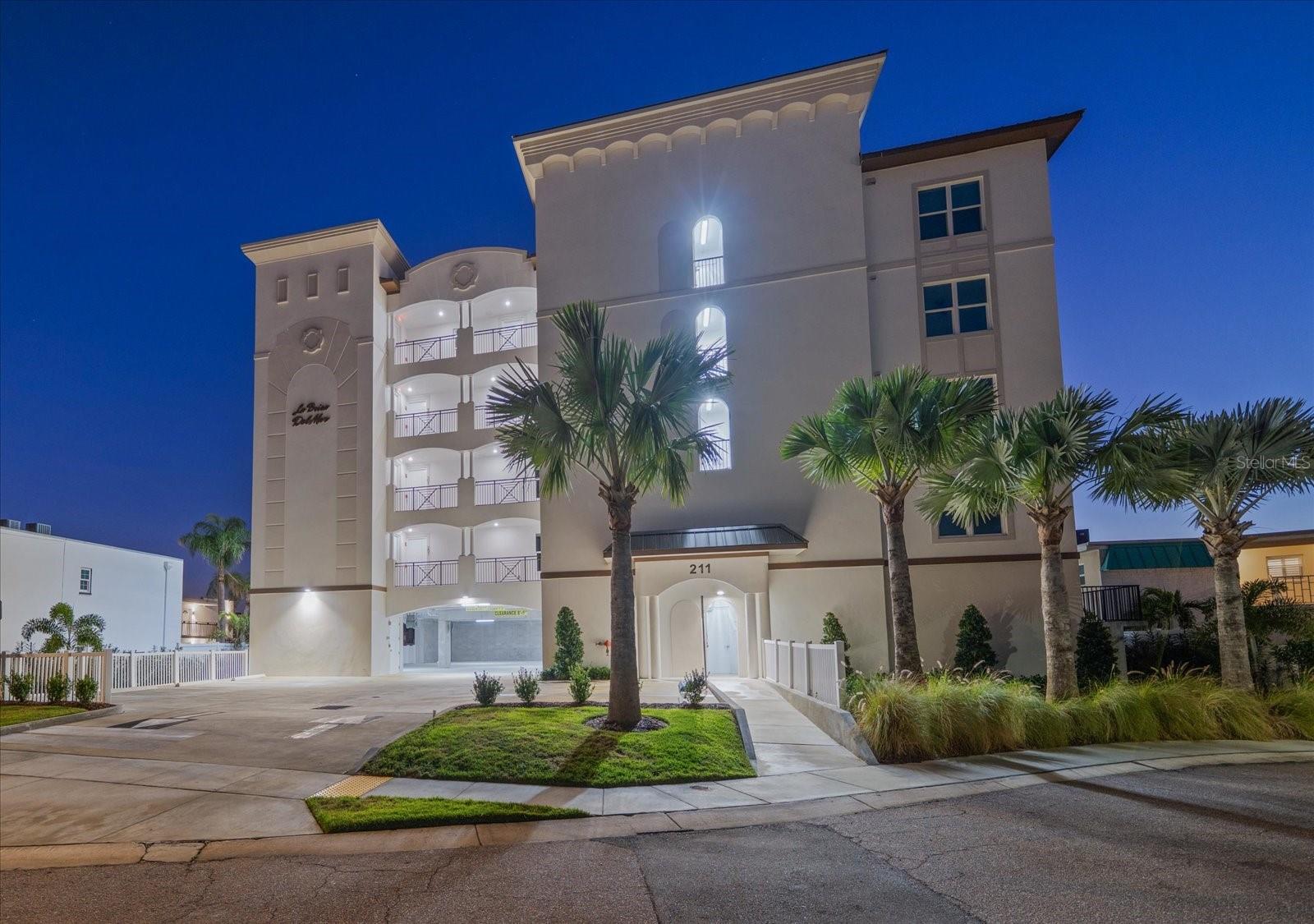 211 Dolphin Point #203, Clearwater, FL 33767