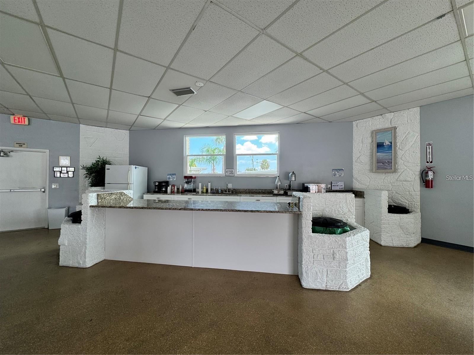 250 Rosery Rd NW #228, Largo, FL 33770