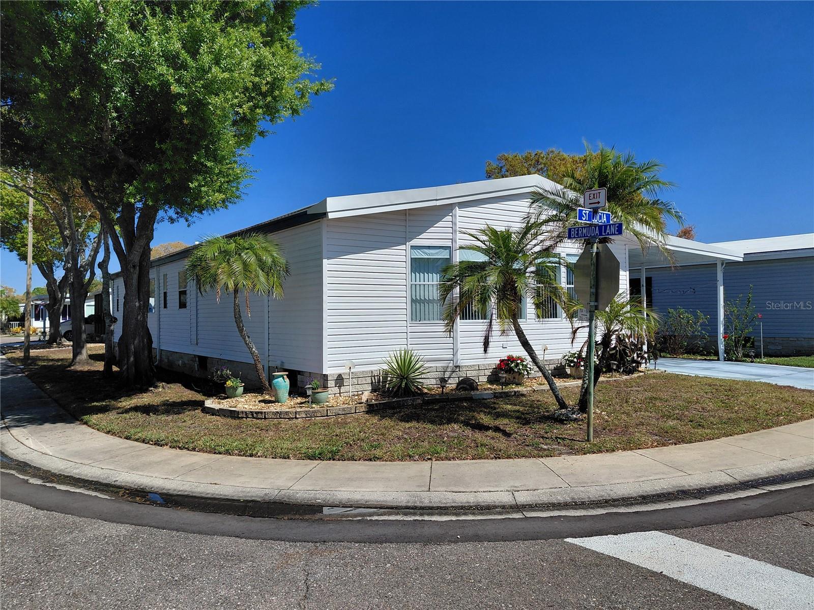 1001 Starkey Rd #704, Largo, FL 33771